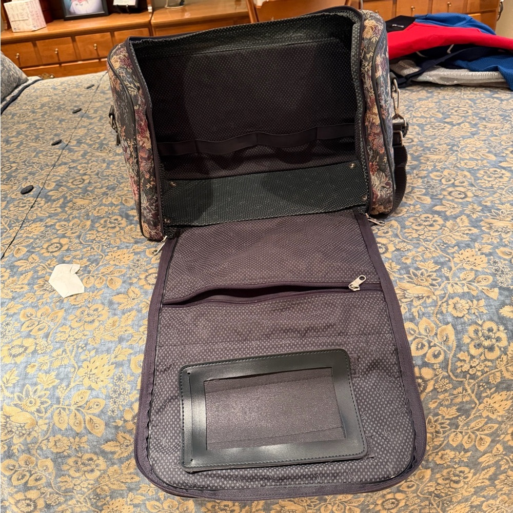 Floral Tapestry travel Bag - Picture 4 of 9